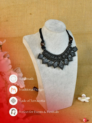 Mayii Handcrafted Terracotta Choker: Kite Pattern Design image 3