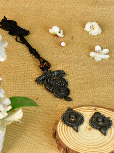Mayii Handcrafted Terracotta Pendant: Petaled Ovoid Design
