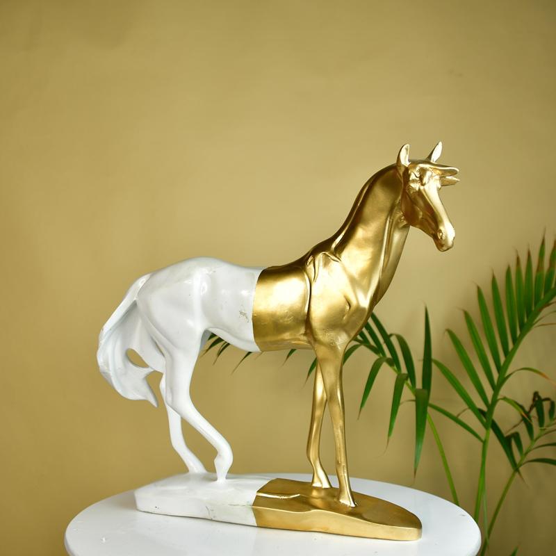 Mayii White Gold Stallion