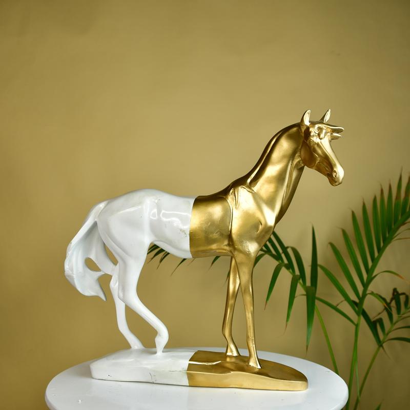 Mayii White Gold Stallion