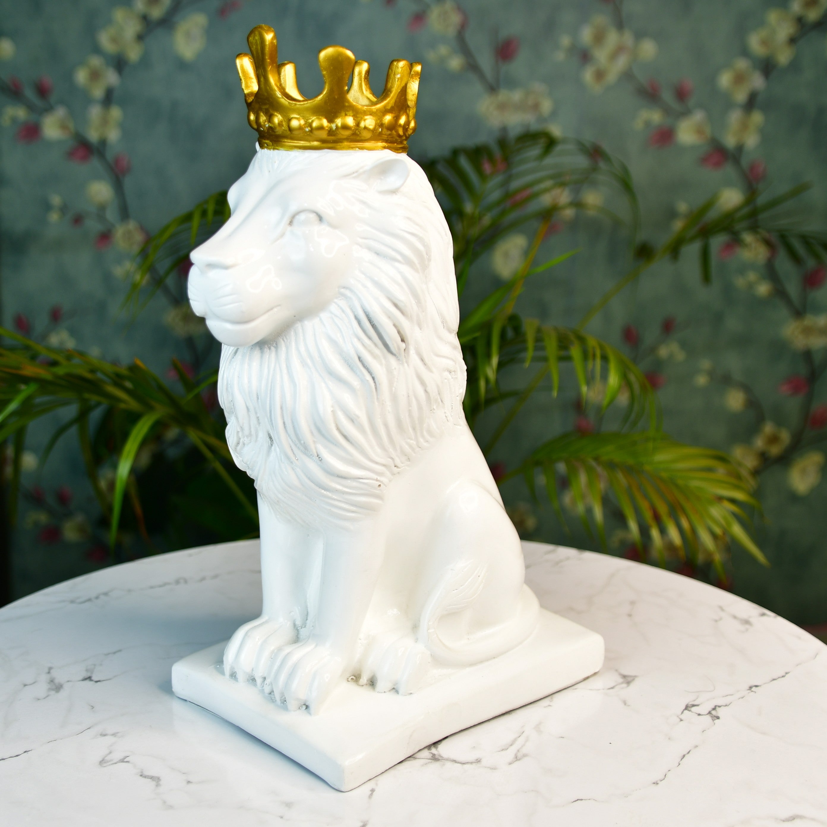 Mayii White Lion Showpiece