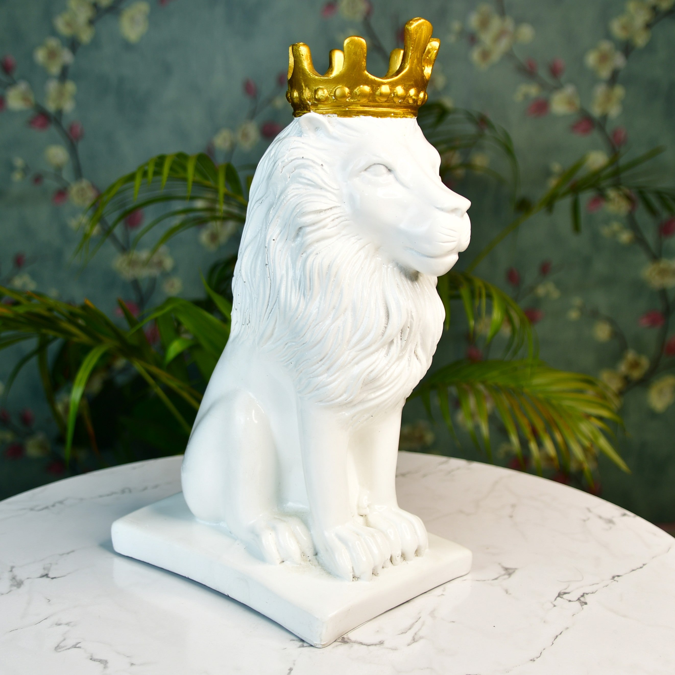 Mayii White Lion Showpiece