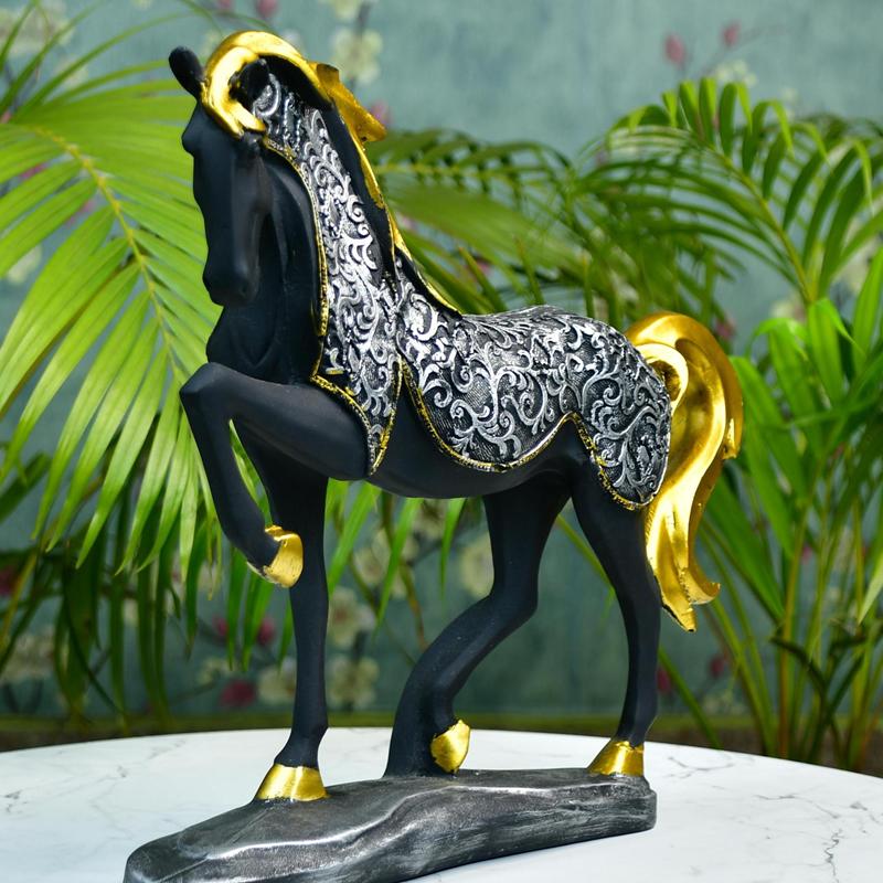 Mayii Resin Stallion Showpiece