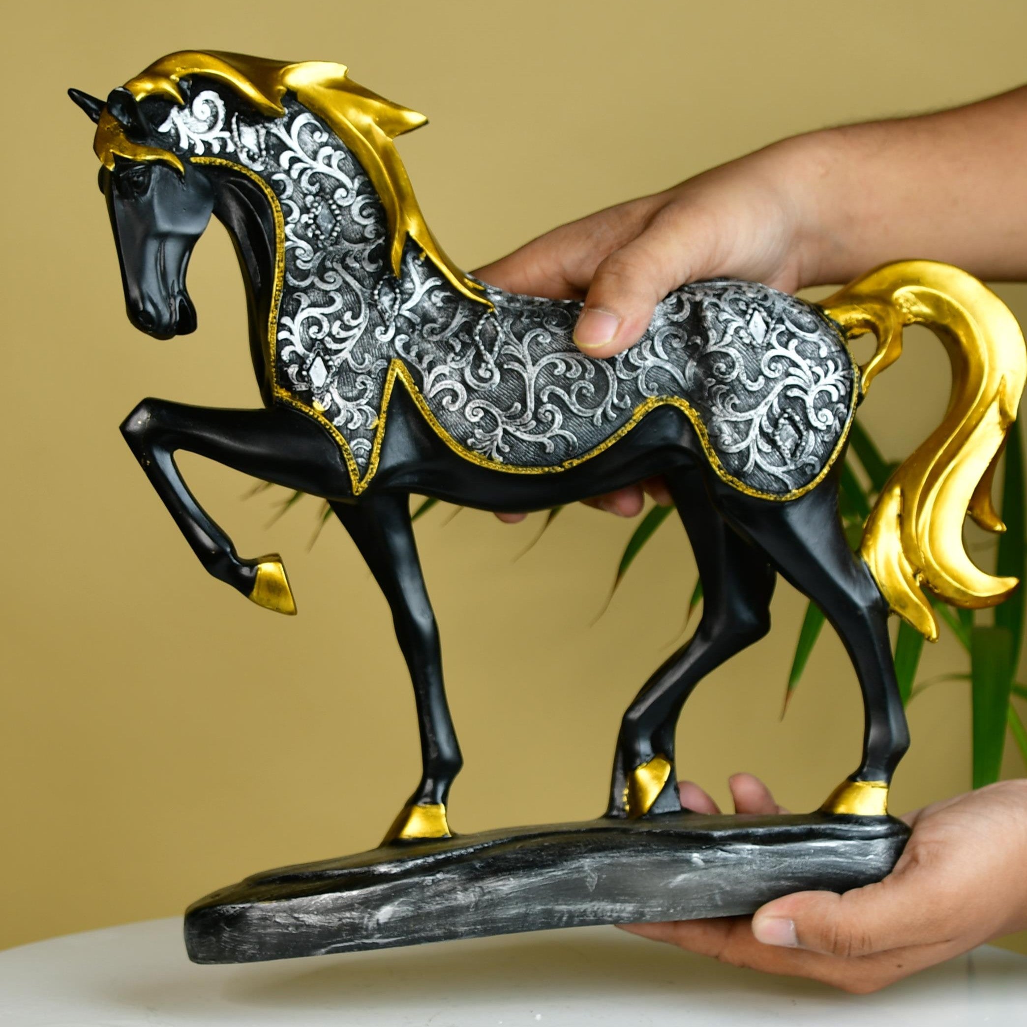 Mayii Resin Stallion Showpiece
