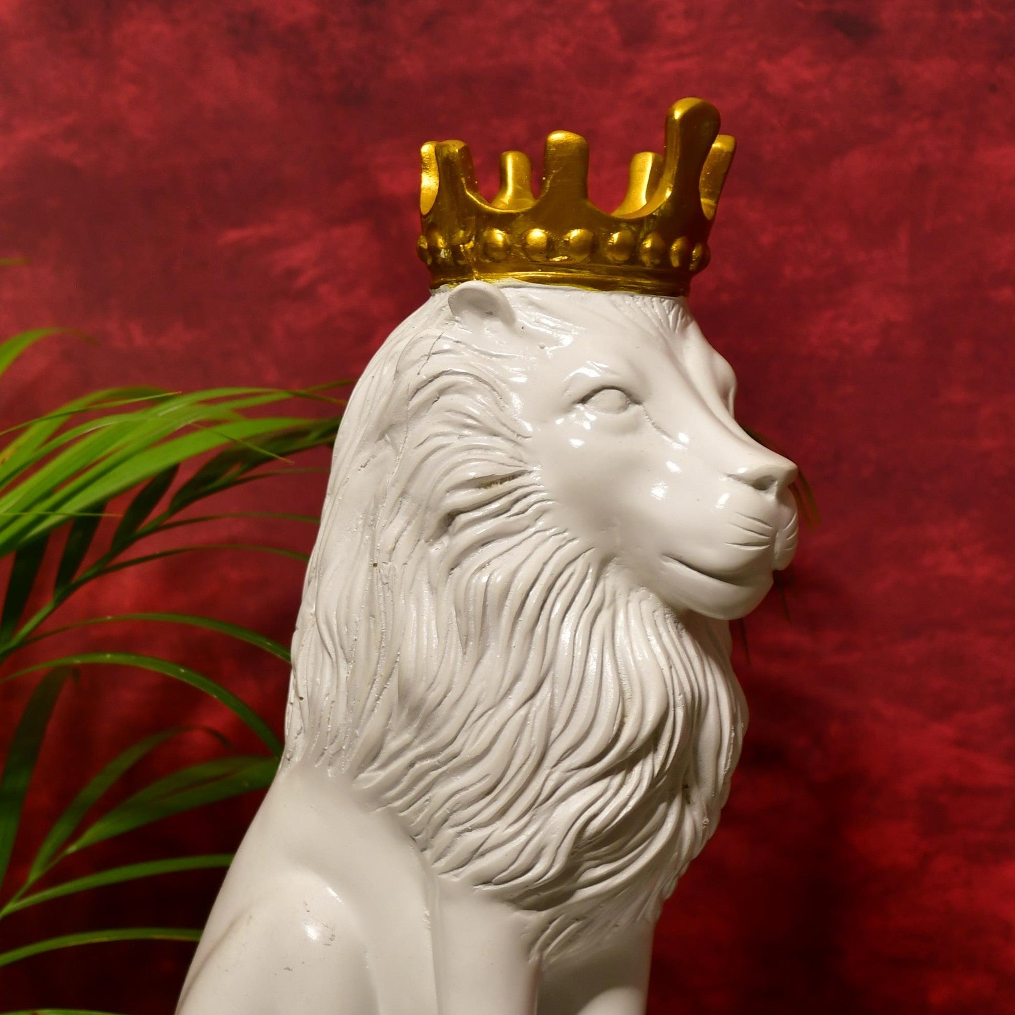 Mayii White Lion Showpiece