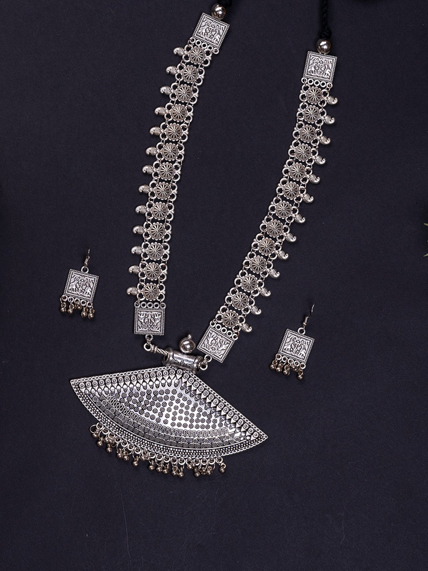 Mayii German Silver Necklace: Triangular Flower Design - Mayii - Mayii