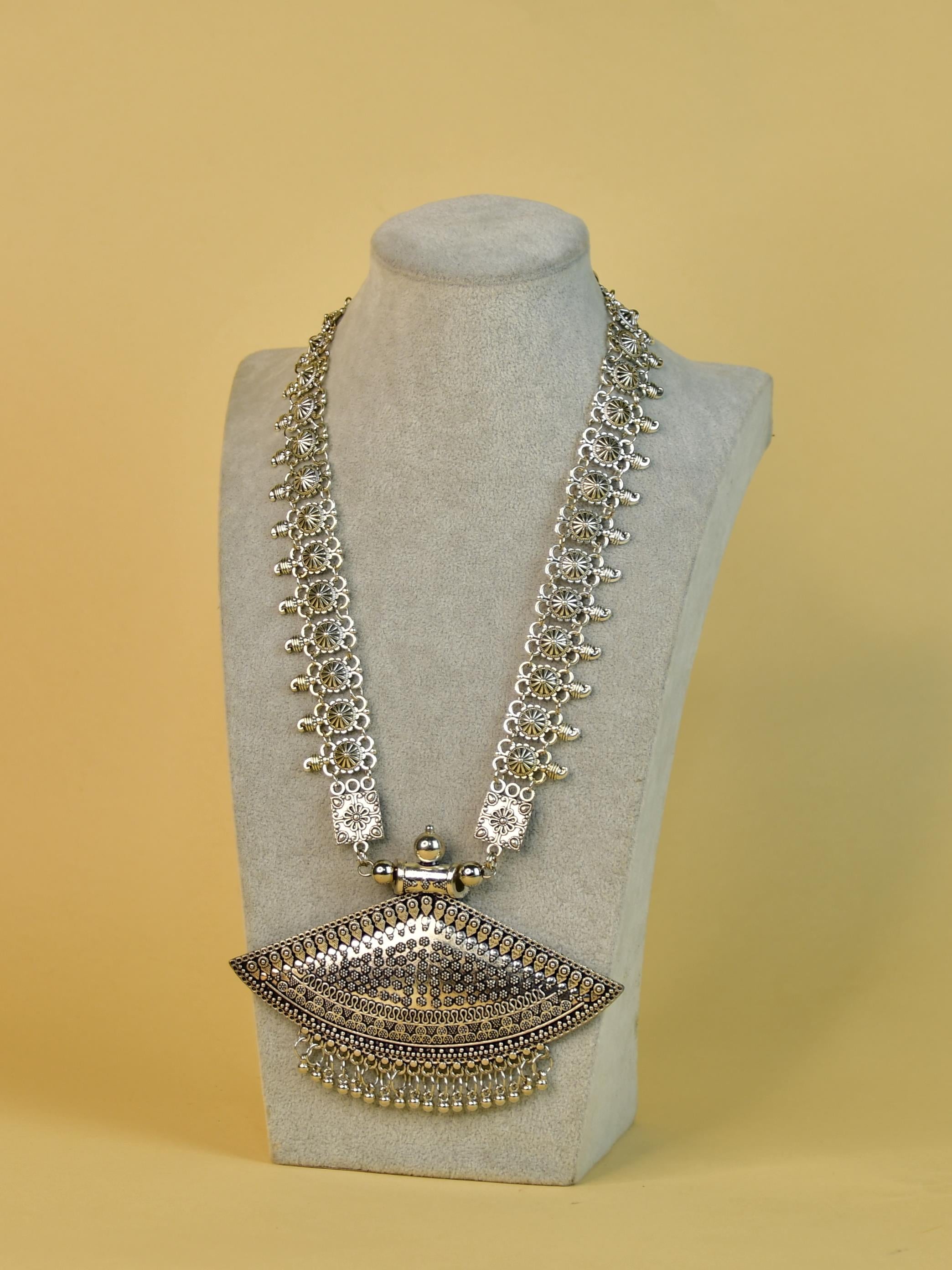 Mayii German Silver Necklace: Triangular Flower Design - Mayii - Mayii