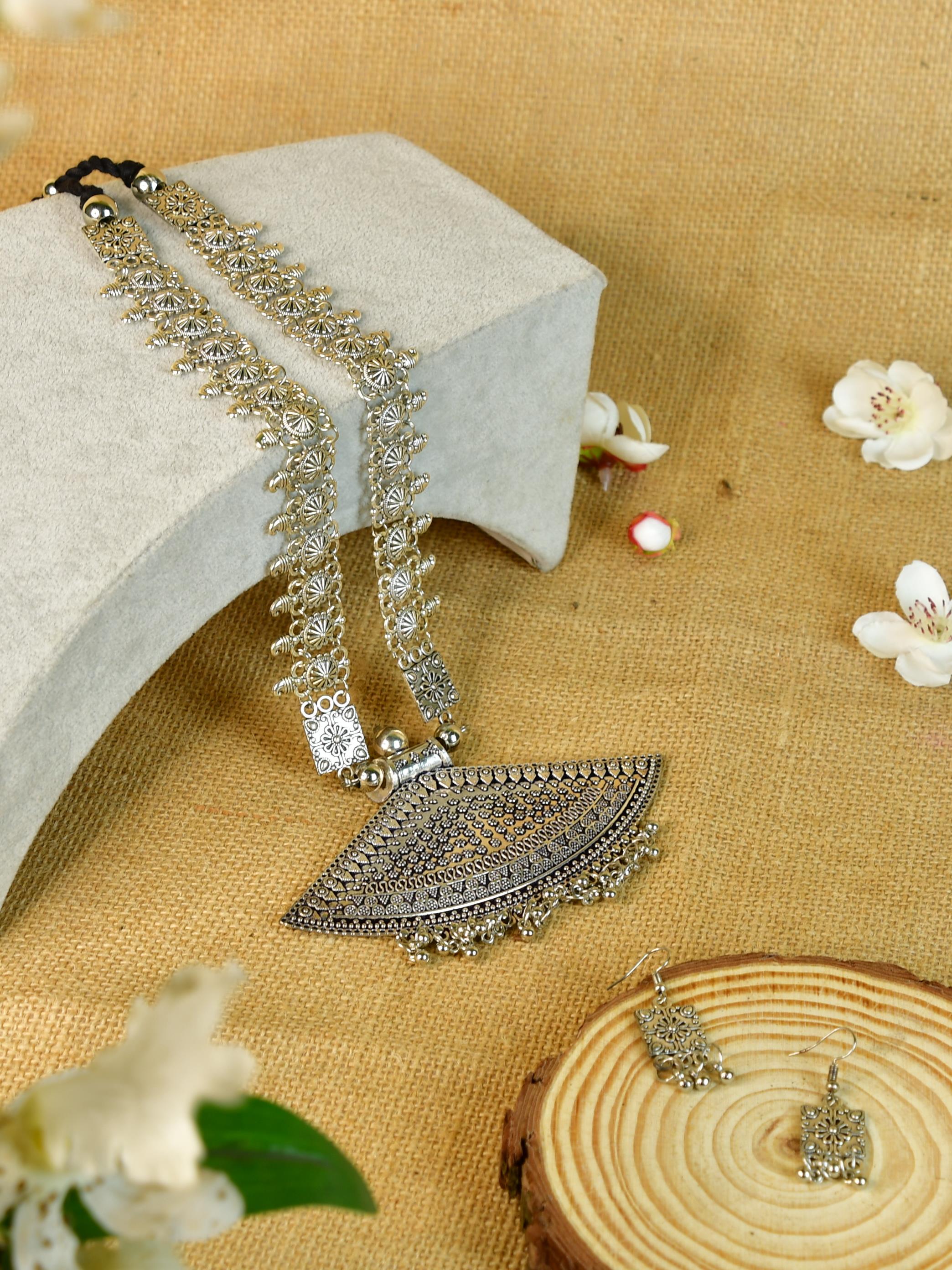 Mayii German Silver Necklace: Triangular Flower Design - Mayii - Mayii
