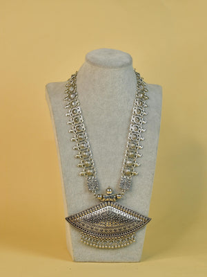 Mayii German Silver Necklace: Triangular Flower Design - Mayii - Mayii