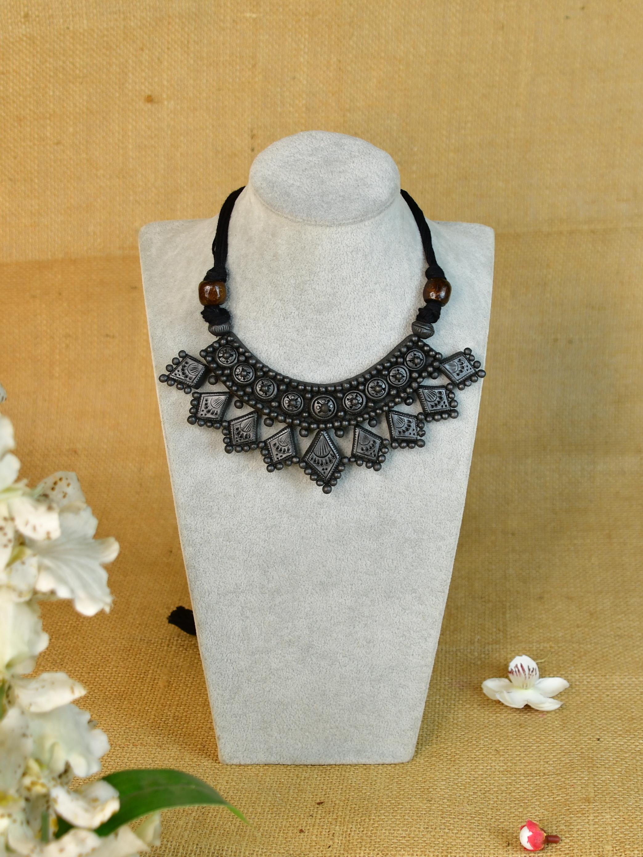 Mayii Handcrafted Terracotta Choker: Kite Pattern Design - Mayii - Mayii